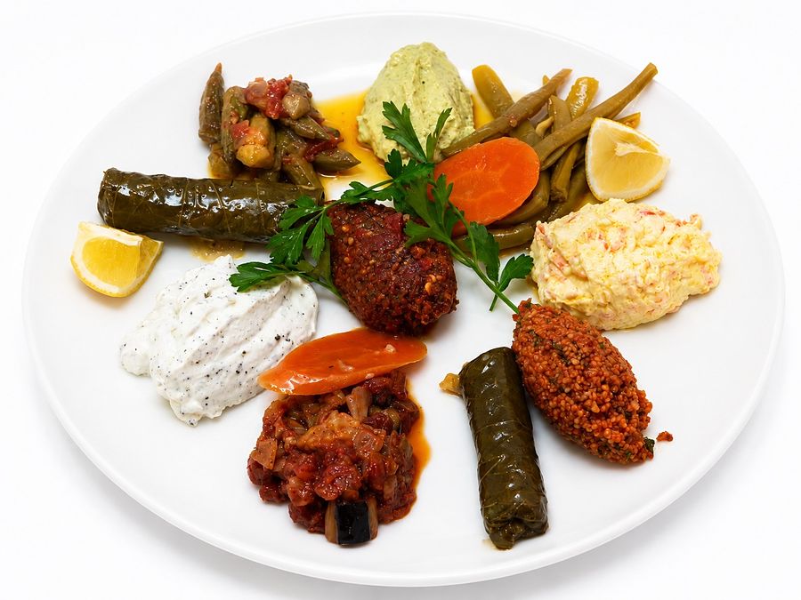 Zeytinyağlı ve meze tabağı